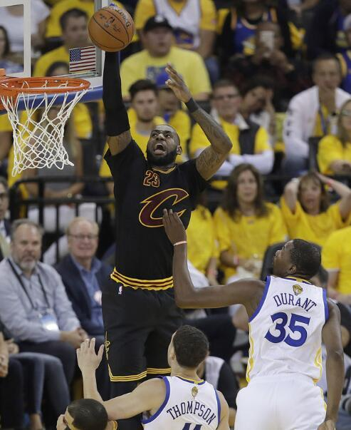 九游体育- 风云突变！沃尔夫斯堡关键战火线驰援，意大利杯版图或重绘，质疑声四起，医务组通报恢复