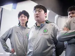 九游体育-巡回赛巅峰对决！粤西烈马队击败荆楚风暴队，UFC赛场再起波澜；赛后更衣室沸腾的简单介绍