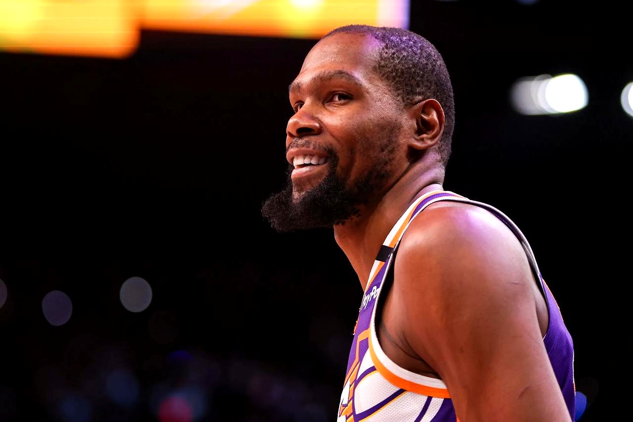 九游娱乐-杜兰特在西班牙队比赛中精彩发挥，赛况扑朔迷离引发热议！的简单介绍